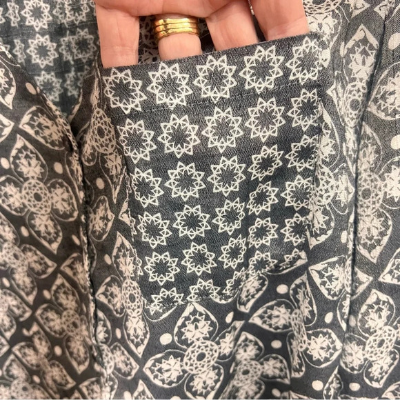 Fred David Grey Blouse Hi Low Hem with front pocket size medium - Picture 3 of 9